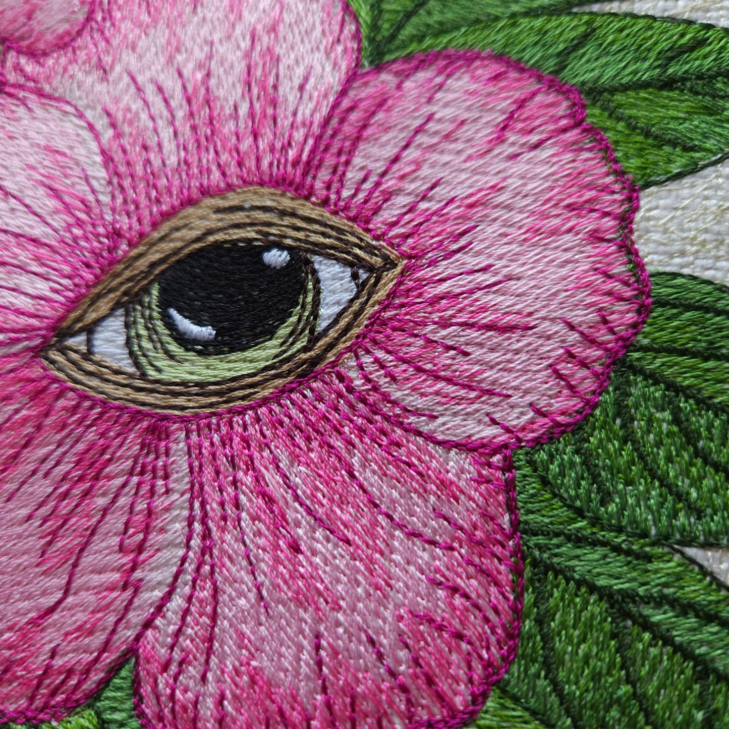 Hibiscus Eye 9" x 12"