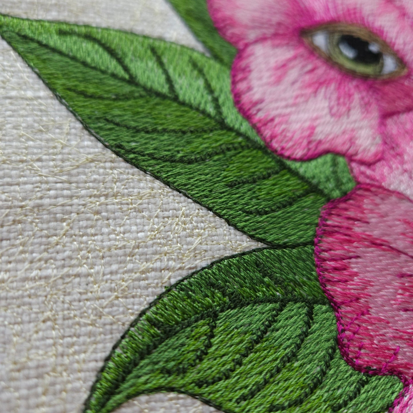 Hibiscus Eye 9" x 12"